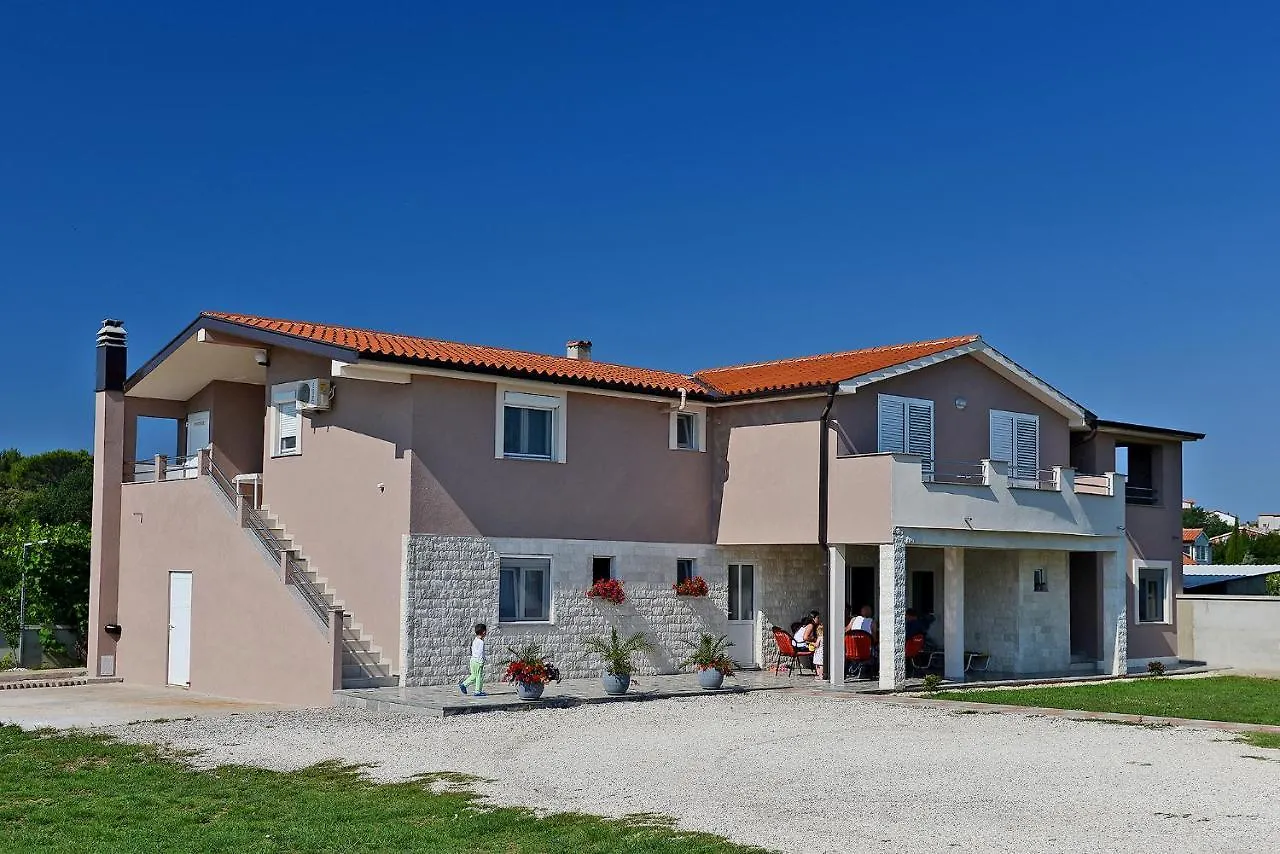 Apartment Mario Pula