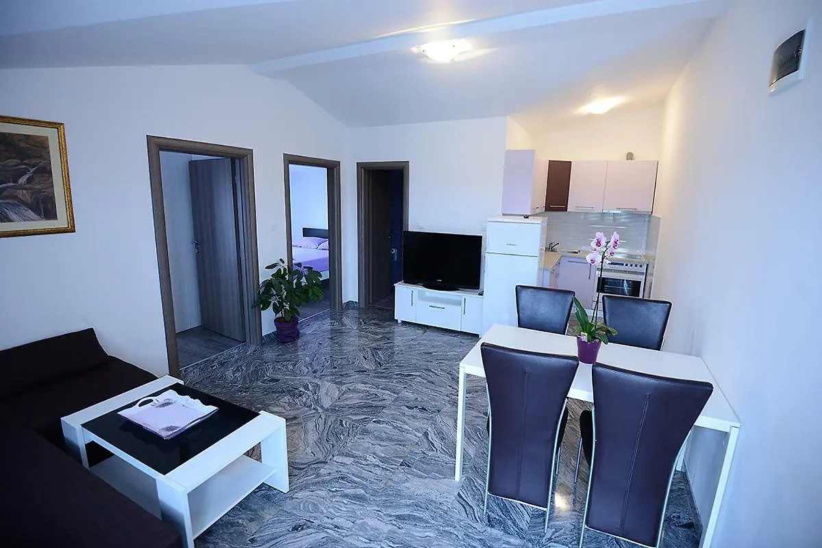Apartment Mario Pula