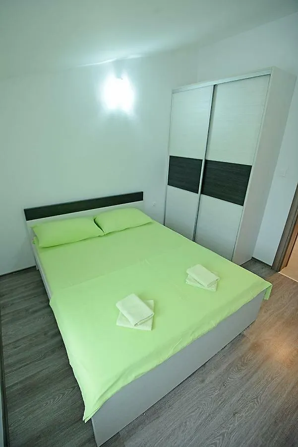 Apartment Mario Pula 0*,